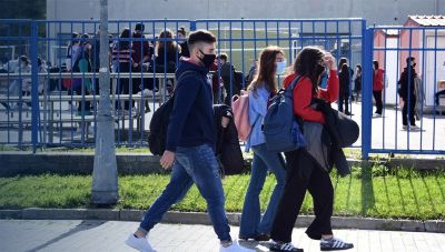Covid: Τα σχολεία ξανάνοιξαν, η Όμικρον επελαύνει - Τα στοιχεία για την Κρήτη που σκορπούν ανησυχία