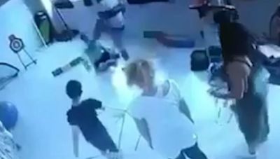 Σοκαριστικό βίντεο: Υγειονομικός χτυπά 10χρονο ΑμεΑ μέσα σε ιδιωτικό κέντρο