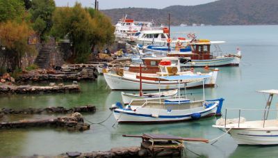 Η Ελούντα στη βροχή (βίντεο)