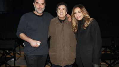 Δέσποινα Βανδή: Με total black στην πρεμιέρα του Βασίλη Μπισμπίκη στο θέατρο