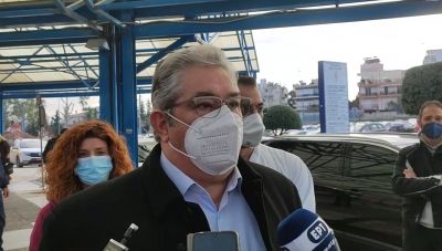 Μπροστά στα 