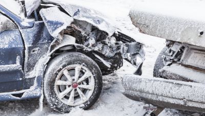 Ηράκλειο: Εχασε τον έλεγχο του αυτοκινήτου λόγω του χιονιά και βρέθηκε τούμπα στο λιόφυτο! (βίντεο)