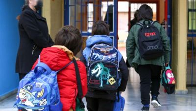 Σχολεία: Πώς θα επιστρέψουν τη Δευτέρα οι μαθητές στα θρανία-Τι θα γίνει με τα self tests