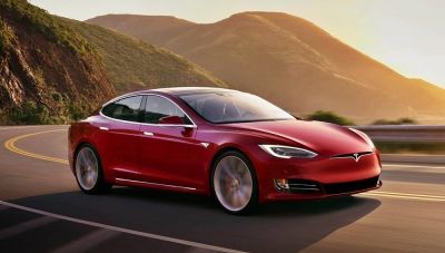 Tesla: Ρεκόρ με 308.000 παραδόσεις ηλεκτρικών οχημάτων το δ' τρίμηνο του 2021
