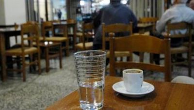 Κρήτη: Σωρεία προστίμων σε καφενείο για μέτρα covid και κάπνισμα