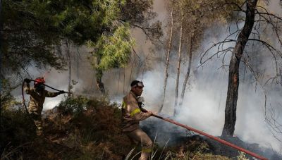 Μεγάλη φωτιά στην Ηλεία: Τραυματίστηκε πυροσβέστης