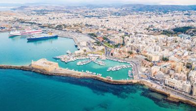 Δίχρονο κοριτσάκι που χάθηκε στην παραλιακή του Ηράκλειο βρέθηκε από τουρίστες