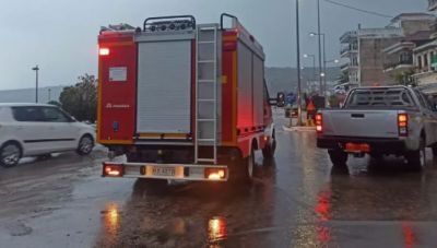 Κακοκαιρία Genesis: «Ποτάμια» οι δρόμοι στη Λάρισα-Βγήκε η θάλασσα στη στεριά στην Αμφιλοχία