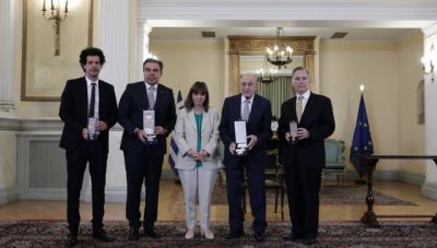 Η Πρόεδρος της Δημοκρατίας τίμησε 4 επιφανείς Έλληνες για την προσφορά τους