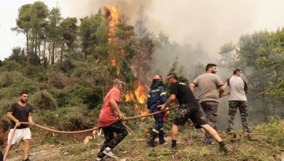 Εύβοια: Ενισχύονται οι δυνάμεις, πλησιάζει κατοικημένη περιοχή η φωτιά