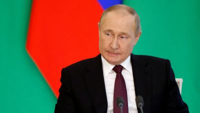 Ρωσία: Άγαλμα του Πούτιν δέχθηκε επίθεση με όπλο για paintball