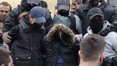 Σε πανικό η Ρούλα Πισπιρίγκου περιμένει να κληθεί για τους θανάτους της Μαλένας και της Ίριδας