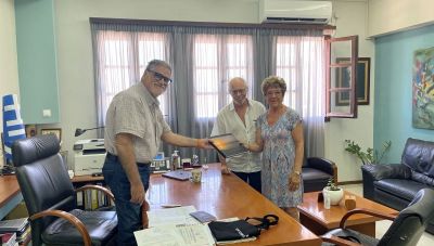 Έρχονται κάθε χρόνο τα τελευταία 15 χρόνια στην Κρήτη- Βράβευση από τον Δήμαρχο