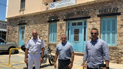 Λασίθι: Eπίσκεψη του δημάρχου στο λιμεναρχείο Ιεράπετρας με θέμα την ανακαίνιση του κτιρίου