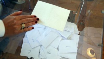 Δημοσκόπηση – καμπανάκι για τα κόμματα