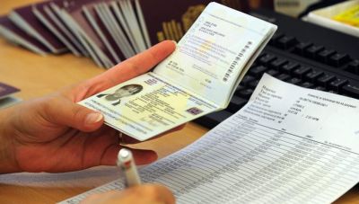 Αεροδρόμιο Ηρακλείου: 8 συλλήψεις για πλαστά ταξιδιωτικά έγγραφα