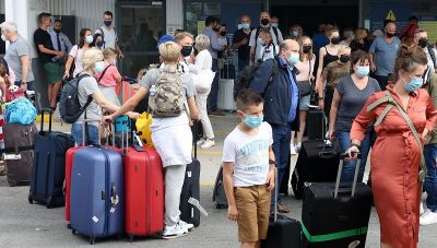 Κρήτη: Η ακύρωση της πτήσης τους κόστισε 6000 ευρώ- Πρωτοφανής ταλαιπωρία χιλιάδων τουριστών