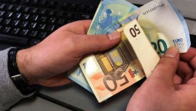Κατώτατος μισθός: Ανεβαίνει από σήμερα στα 713 ευρώ-Τα επιδόματα  που συμπαρασύρει