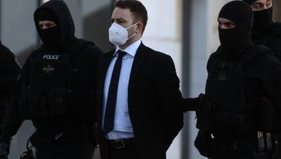 Καταπέλτης η εισαγγελέας «σφυροκόπησε» τον Μπάμπη Αναγνωστόπουλο