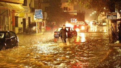 Κακοκαιρία στην Αττική: Εγκλωβισμένοι οδηγοί στη Λεωφόρο Σταμάτας