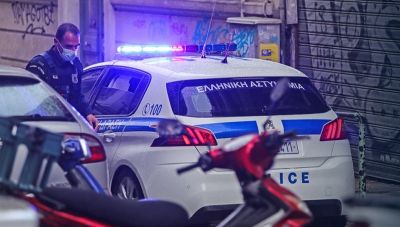 Νεκρός στα Εξάρχεια ο γιος του Αργύρη Ντινόπουλου