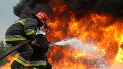 Φωτιά στη Βόνη - Επί ποδός οι δυνάμεις της Πυροσβεστικής