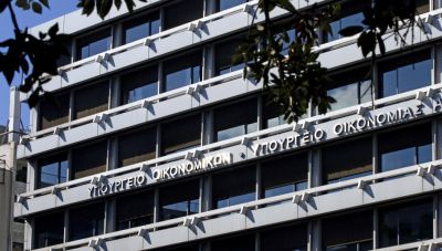 Άμεσα μέτρα στήριξης φέρνει η υπέρβαση των εσόδων κατά 887 εκατ. ευρώ