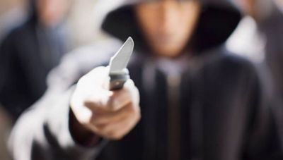 Αθήνα: Ληστεία με μαχαίρι και άγριος ξυλοδαρμός σε βάρος 17χρονου για ένα κινητό