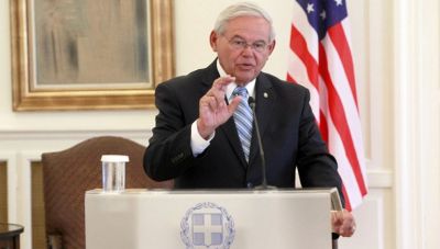 Πυρά (και) από Μενέντεζ προς τον Ερντογάν: Η επιθετική συμπεριφορά της Τουρκίας αποτελεί απειλή για τις ΗΠΑ