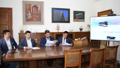 Δήμος Χανίων: Μπήκαν οι υπογραφές της σύμβασης για την προμήθεια 5 νέων ηλεκτρικών λεωφορείων