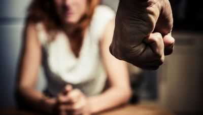 Ηράκλειο: Χειροπέδες σε 58χρονο που κατηγορείται πως χτύπησε τη γυναίκα του