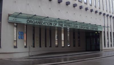 Ο ΟΠΕΚ+ θα εξετάσει μείωση της παραγωγής κατά περισσότερο από 1 εκατ. βαρέλια την ημέρα