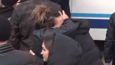 Δραματικοί αποχαιρετισμοί οικογενειών στη Ρωσία λόγω της επιστράτευσης