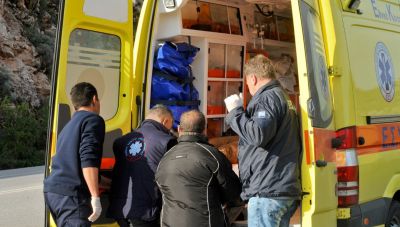 Ηράκλειο: ΙΧ ανατράπηκε πριν τα φανάρια του Σκαλανίου-Τραυματίστηκε ο οδηγός