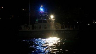Στους Καλούς Λιμένες σκάφος με δεκάδες μετανάστες-πρόσφυγες