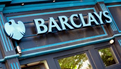 Barclays: Πλησιάζει η επενδυτική βαθμίδα για την Ελλάδα