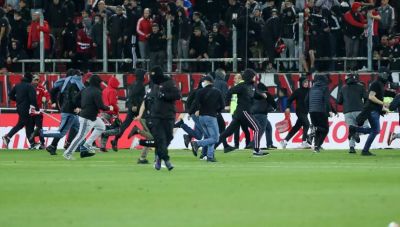 Ο Ολυμπιακός κλήθηκε σε απολογία από τη Super League για την εισβολή οπαδών στο ντέρμπι με την ΑΕΚ