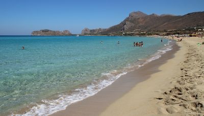 Έλεγχοι της Κτηματικής Υπηρεσίας στα Φαλάσαρνα Χανίων: Είχαν καταλάβει την παραλία χωρίς μισθωτήρια!