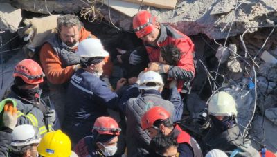 Τουρκία: Σώθηκαν 2 αδελφές μετά από 152 ώρες κάτω από χαλάσματα