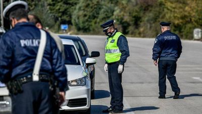 Άρχισαν να φορούν κράνος αλλά συνεχίζουν να τρέχουν χωρίς ζώνες οι Κρητικοί οδηγοί