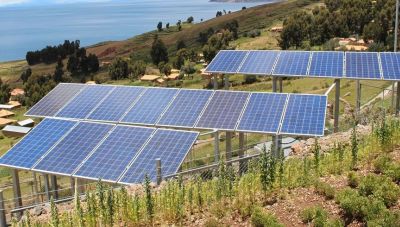 Φωτοβολταϊκά: Σχέδιο για δωρεάν ρεύμα σε ορεινούς δήμους και στην Κρήτη