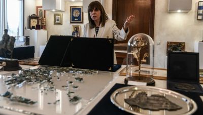 Στην ελληνική πρεσβεία του Λονδίνου 32 αντικείμενα του Σεφέρη με πρωτοβουλία της Προέδρου της Δημοκρατίας