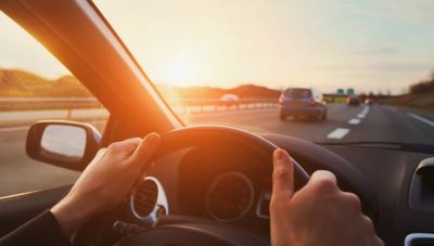 Τρέχουν με υπερβολική ταχύτητα οι Κρητικοί, χωρίς κράνος και ζώνη