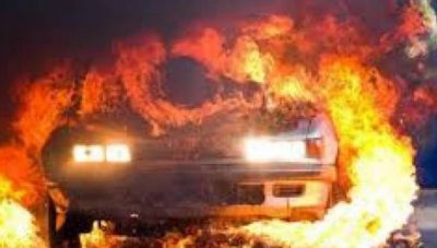 Ηράκλειο: Άρπαξε φωτιά αυτοκίνητο τη στιγμή που κινούνταν στο ύψος του κόμβου Καλλιθέας