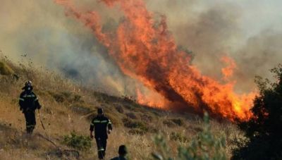 Καύσωνας: Στο «κόκκινο» ο κίνδυνος εκδήλωσης πυρκαγιών - Και η Κρήτη στην «καυτή» ζώνη