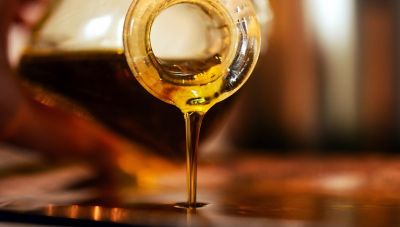 Ελαιόλαδο: Κλείνονται «χρυσές» συμφωνίες –  Έρχεται «φωτιά» και στην τιμή στο ράφι