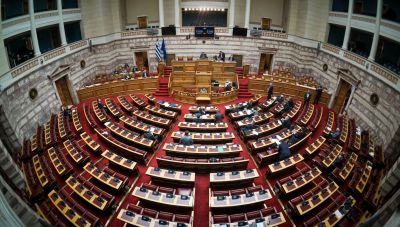 Ενισχυμένο «Άρωμα Γυναίκας» στην Ελληνική Βουλή