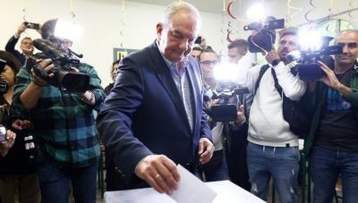 Θεσσαλονίκη: Στο 163ο εκλογικό τμήμα ψήφισε ο πρώην πρωθυπουργός Κώστας Καραμανλής