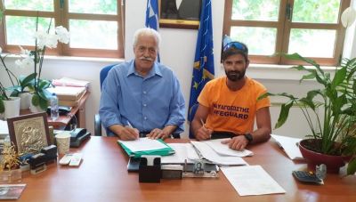 Δήμος Αποκορώνου: Υπογραφή σύμβασης για την ναυαγοσωστική κάλυψη των παραλιών