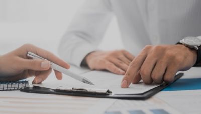 Ρεκόρ ρυθμίσεων χρεών και αιτήσεων στον εξωδικαστικό μηχανισμό